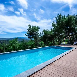 Lumineuse Avec Piscine Clim 1ere Etage Vue Panoramique Sur Les Montagnes Sur Le Site De La Sainte-victoire Le Tholonet